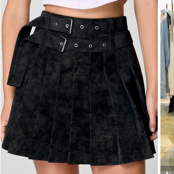 Nasty Gal Black Pleated Faux Suede Mini Skirt  size 2 new - Picture 1 of 5